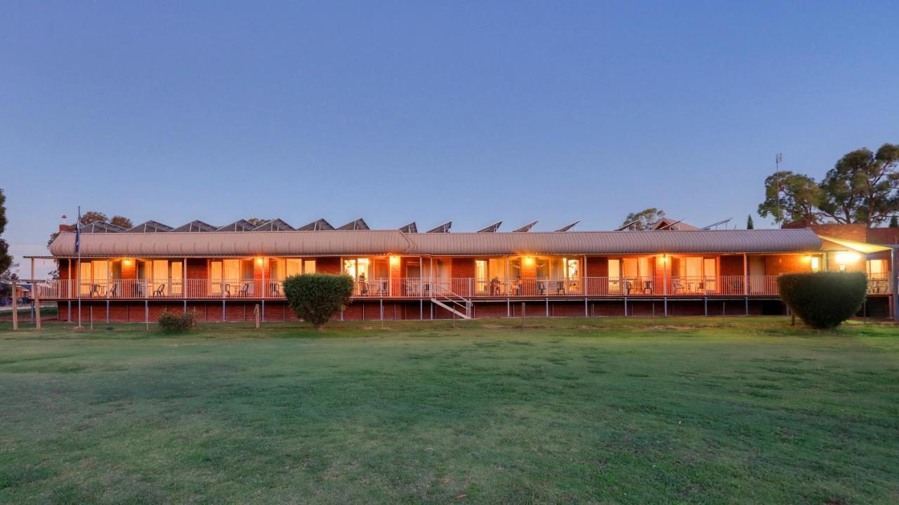 Tooleybuc Club Motor Inn Exterior photo